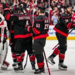 ¡Huracanes Rugen con Svechnikov y Andersen! Carolina Aplasta a Washington y Toma la Delantera