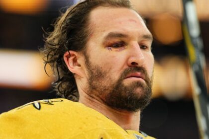 ¡ALARMA EN LAS VEGAS! Mark Stone, capitán de los Golden Knights, se lesiona y abandona el Juego 3