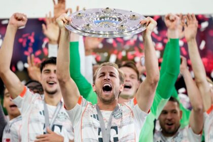 Kane rompe la maldición: ¡Por fin levanta un trofeo y promete más títulos!