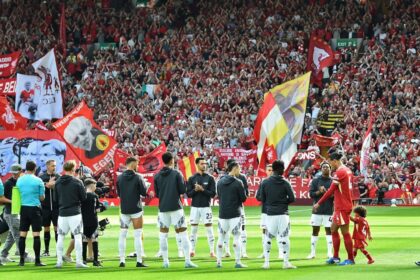 Arsenal Honra al Campeón Liverpool: Un Gesto de Respeto y Motivación en Anfield