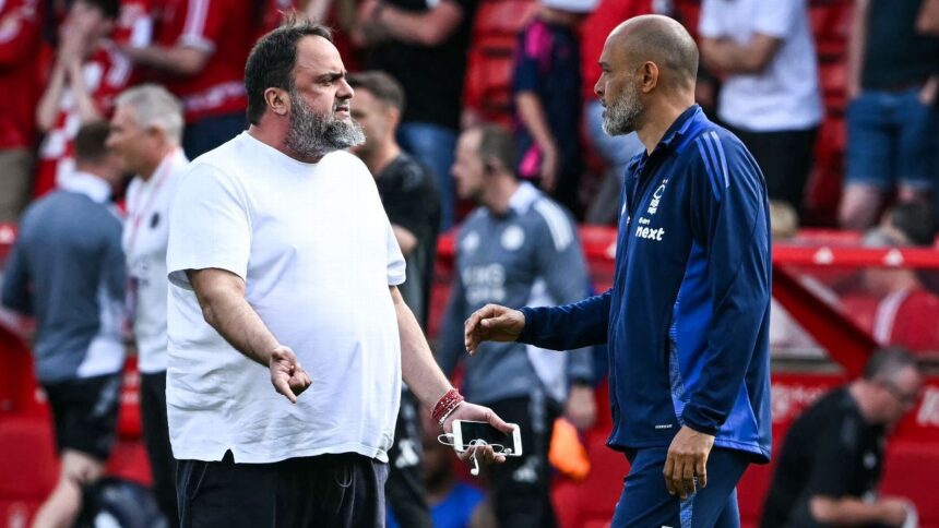Marinakis EXPLOTA: El dueño del Nottingham Forest arma el lío en la cancha tras el empate y Neville lo tacha de "escandaloso"