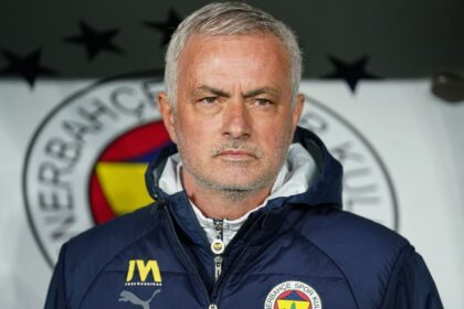 Mourinho en Modo "Ironía On": ¿Cómo Elige la Alineación del Fener? ¡Tirando Monedas al Aire!