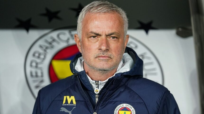Mourinho en Modo "Ironía On": ¿Cómo Elige la Alineación del Fener? ¡Tirando Monedas al Aire!