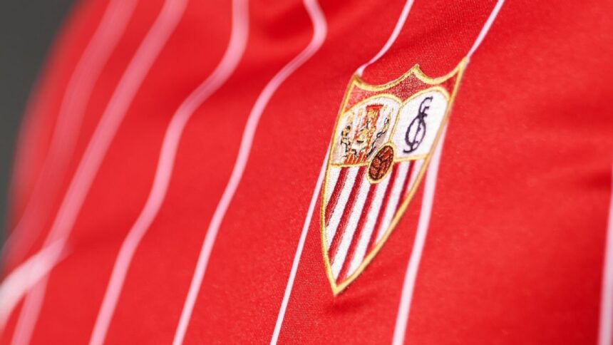 Sevilla, en Caos: Ultra Radicales Desatan la Furia y Obligan al Equipo a Refugiarse en la Ciudad Deportiva