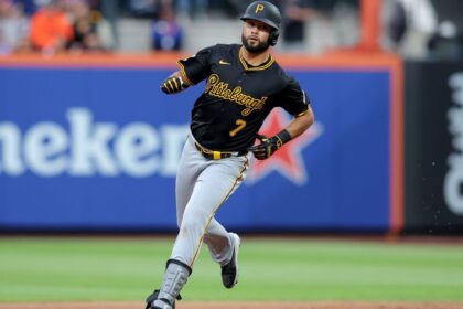 Kiner-Falefa conecta HR tras conocer al hijo de Ralph Kiner: ¡Emotivo reencuentro!