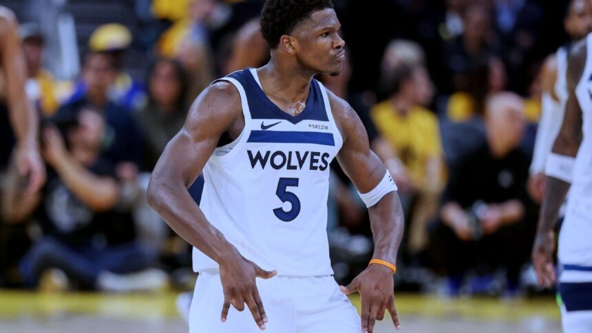 Edwards enciende a los Wolves: 30 puntos y liderazgo clave vs Warriors (3-1)