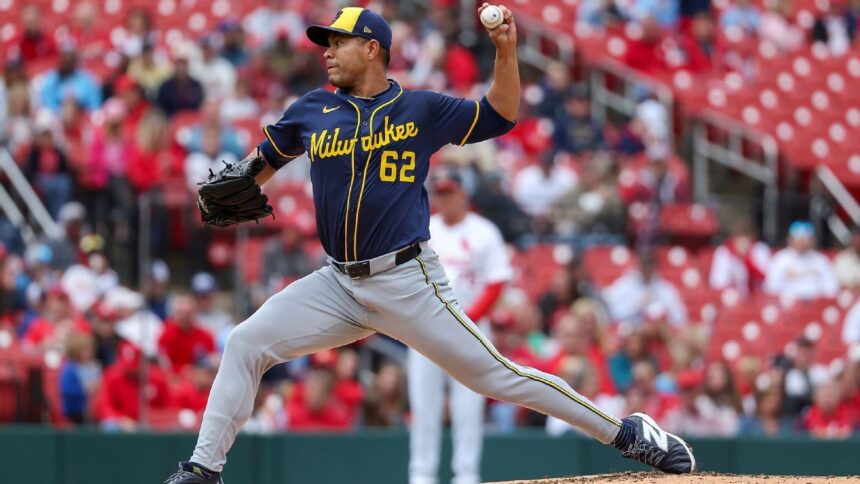 Brewers ponen a Quintana en lista de lesionados por problema en el hombro