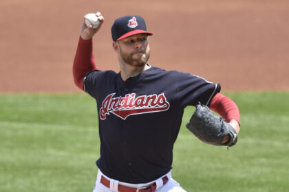 Kluber regresa a Cleveland: Asistente de pitcheo y mentor de jóvenes lanzadores