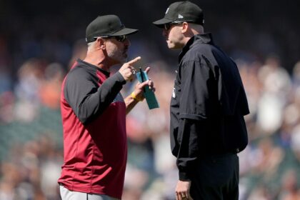 Lovullo expulsado y luego expulsa a todo el cuerpo arbitral en SF
