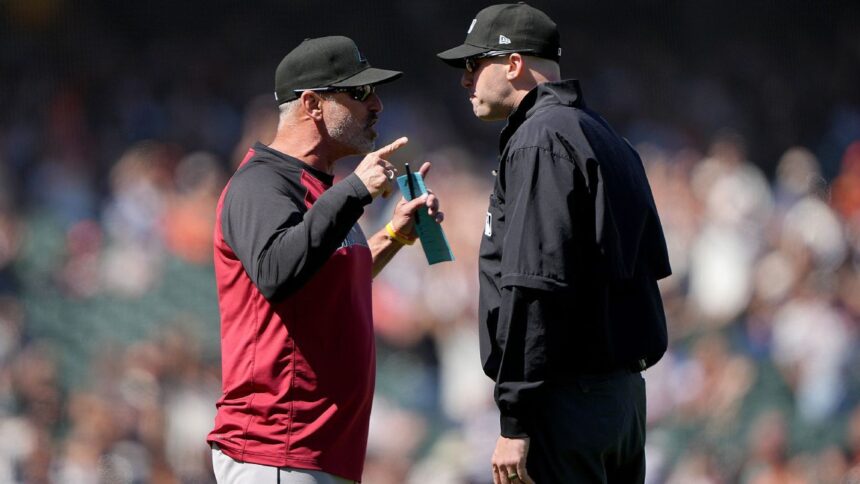 Lovullo expulsado y luego expulsa a todo el cuerpo arbitral en SF