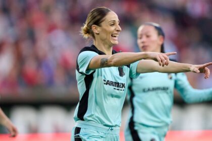 Esther González firma extensión con Gotham FC hasta 2027: ¡Goleadora clave!