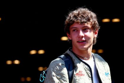Antonelli lleva a sus compañeros de clase al paddock de Imola: ¡Una experiencia F1!