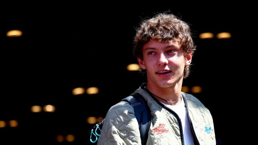 Antonelli lleva a sus compañeros de clase al paddock de Imola: ¡Una experiencia F1!