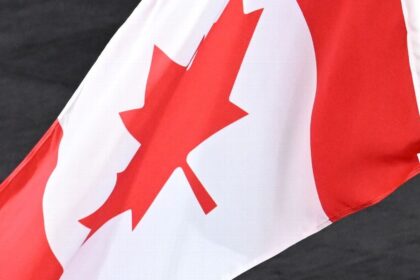MacKinnon Brilla: Doblete del Canadiense en Victoria Sobre Austria