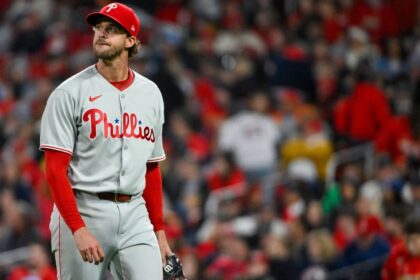 Nola a la IL: Phillies pierden a su lanzador por esguince de tobillo