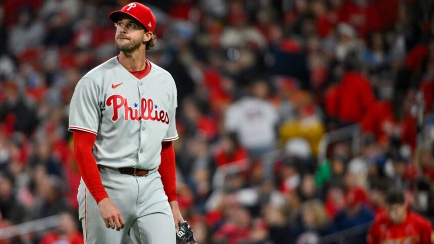 Nola a la IL: Phillies pierden a su lanzador por esguince de tobillo