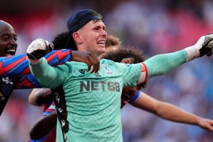 Henderson esquiva roja y ataja penal: Palace campeón FA Cup