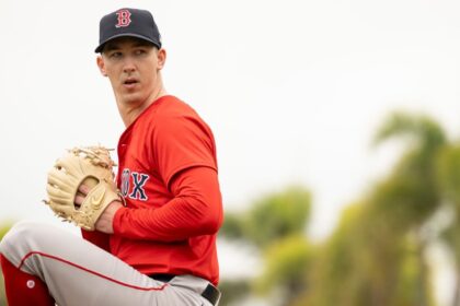 Buehler Listo: Lanzador Estelar Vuelve a la Rotación de Medias Rojas el Martes