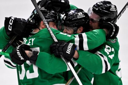 Stars Eliminan a Jets, Campeones de la Conferencia Oeste, en Juego Épico