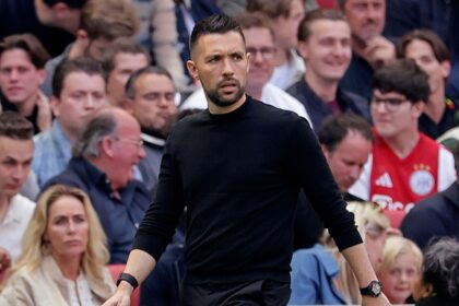 Ajax: Farioli Emocionado Tras Histórico Colapso en la Eredivisie