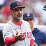 Cora se pierde juego de Red Sox por graduación de su hija