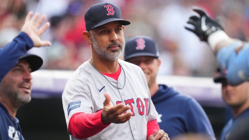 Cora se pierde juego de Red Sox por graduación de su hija