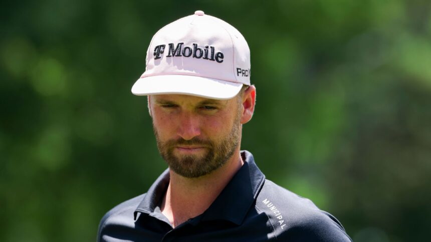 Clark se Disculpa por Lanzar Driver Tras Mal Tiro en el PGA Championship