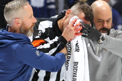 Árbitro NHL Rooney Espera Regreso a Playoffs Tras Lesión Ocular