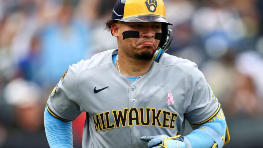 Contreras (Brewers) Impresiona: 4-4 a pesar de Fractura en el Dedo