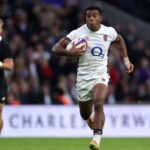 Feyi-Waboso Regresa a la Selección Inglesa de Rugby Tras Cirugía