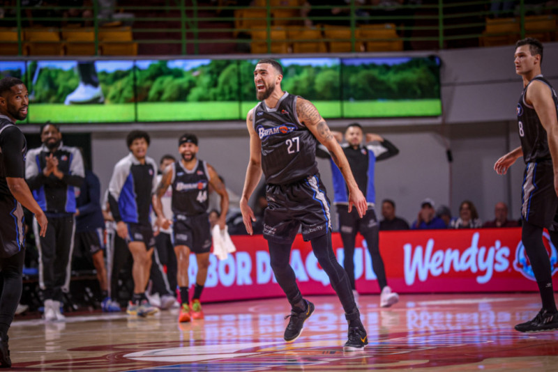 Duarte anota 11 puntos y sale por faltas en derrota de Bayamón ante Quebradillas