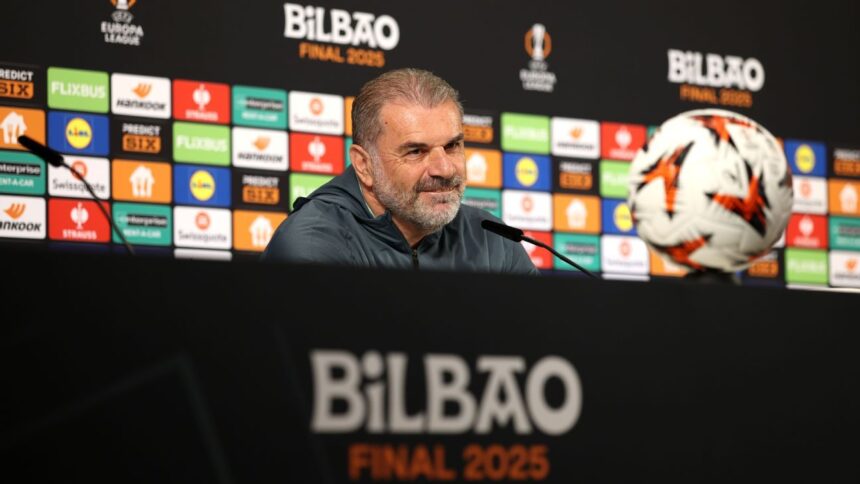 Postecoglou Responde a Críticas: "No Soy un Payaso" y Lucha por Títulos con Spurs