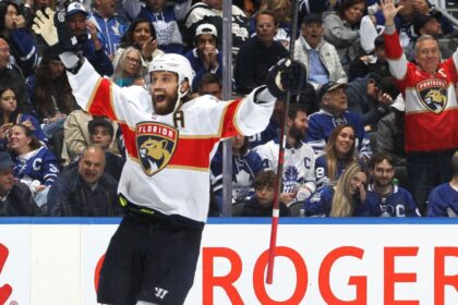 Panthers aplastan a Leafs y se burlan de Bieber tras victoria en playoffs