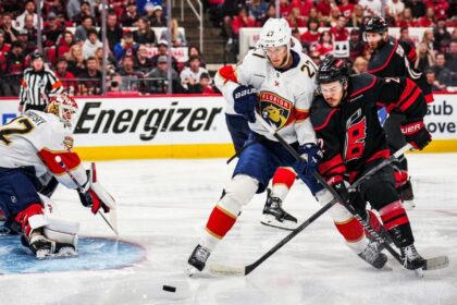 Panthers aplastan a Hurricanes en inicio de final del Este: 5-2