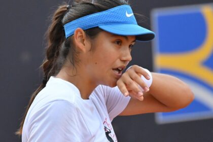 Raducanu, con problemas físicos, cae en Estrasburgo previo al Roland Garros