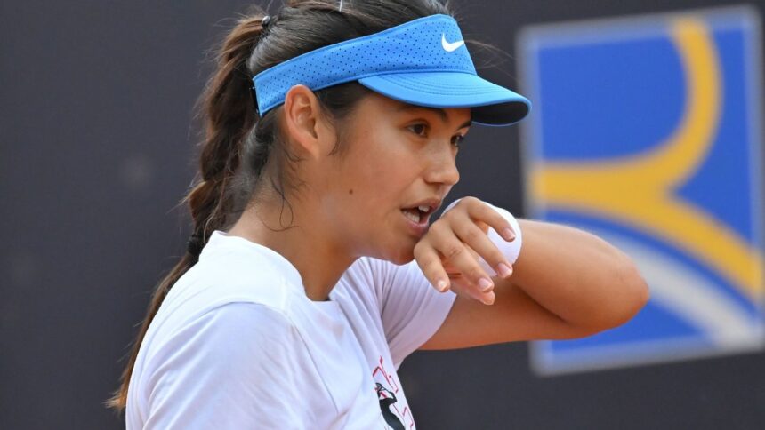 Raducanu, con problemas físicos, cae en Estrasburgo previo al Roland Garros