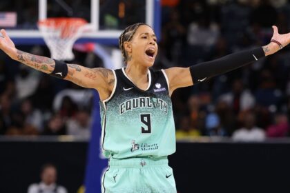 Liberty Impone Récord WNBA con 19 Triples Ante Sky, Cloud Destaca