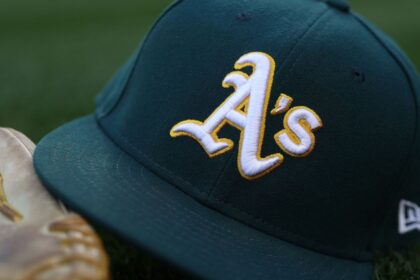 A's Sacuden Roster: Clarke Debut, Brown Sale y Cambios Tras Mala Racha