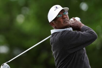 Singh Remonta y Lidera el Senior PGA Championship tras Dificultades