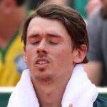 De Minaur Pide Acortar Temporada de Tenis Tras Caer en Roland Garros