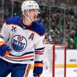 Nugent-Hopkins: El "Cuchillo Suizo" de los Oilers Brilla en Playoffs