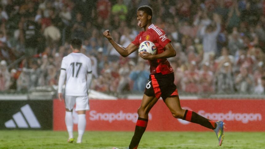 Man Utd Remonta Ante Hong Kong en Amistoso, Obi Destaca con Doblete