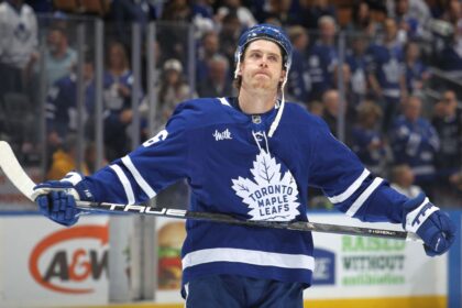 Maple Leafs: ¿Marner fuera? Estrategia para la eficiencia y el éxito