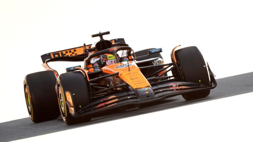 Piastri lidera FP2 en España, Russell acecha. Verstappen y Norris en la pelea.