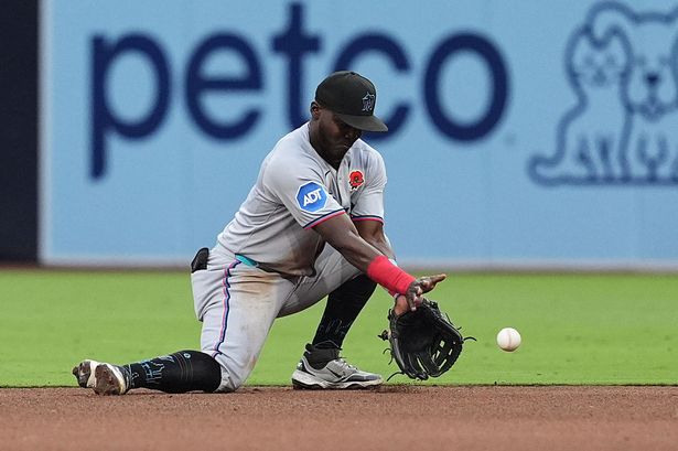 Marlins Designan a Ronny Simón tras Noche Trágica con Errores Defensivos
