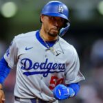 Mookie Betts, Dodgers, Baja por Fractura en el Pie; Phillips a Cirugía Tommy John
