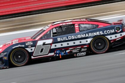 Keselowski critica el reglamento NASCAR: "Complejo como el código tributario"