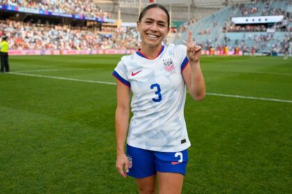 LaBonta hace historia en USWNT: Debut tardío y exitoso con 32 años