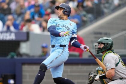 Springer, Jugada Inusual en Tercera Base: Frena Rally de los Blue Jays