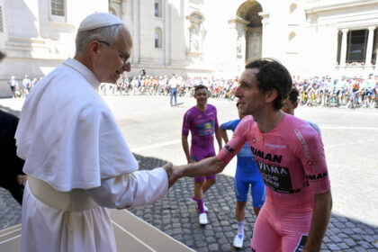 León XIV bendice al Giro de Italia: "Modelos" y última etapa en Roma